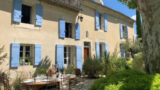 alpilles : mas provençal authentique sur 5,5 hecatres