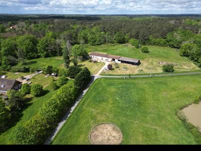 Propriété équestre - 27 hectares - Maison plein pied 150m2 - Ecurie de 6 boxe