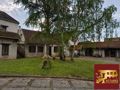 Maison avec boxes et 1.2 ha à 45 minutes Fontainebleau