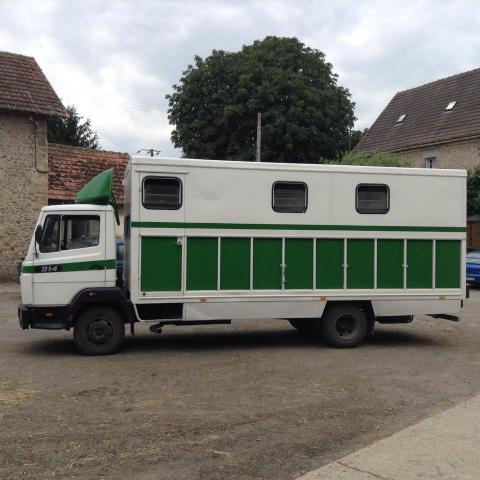 camion mercedes caisse theault 5 a 6 palces