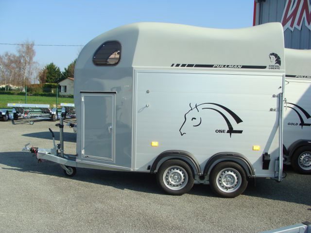 PROMOTION VAN CHEVAL LIBERTE GOLD ONE : 1 - 1/2 place