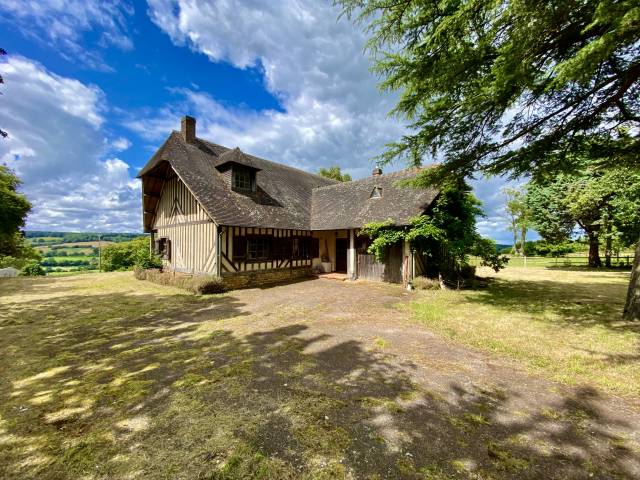 VIMOUTIERS - MAISON ET INSTALLATIONS EQUESTRES - 5 HA