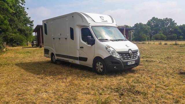 Location camion pour chevaux secteur POITIERS