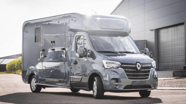 RENAULT MASTER dCi 180 STALLION