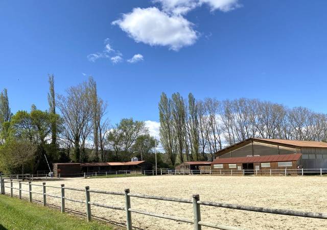 Écurie moderne en plein coeur de la Provence (30)