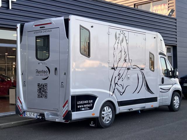 Location camion pour chevaux proche Le Mans