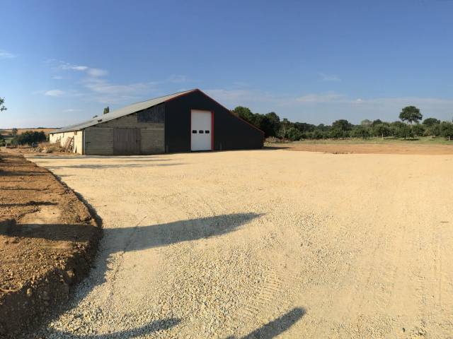 TERRAIN AGRICOLE avec BÂTIMENT