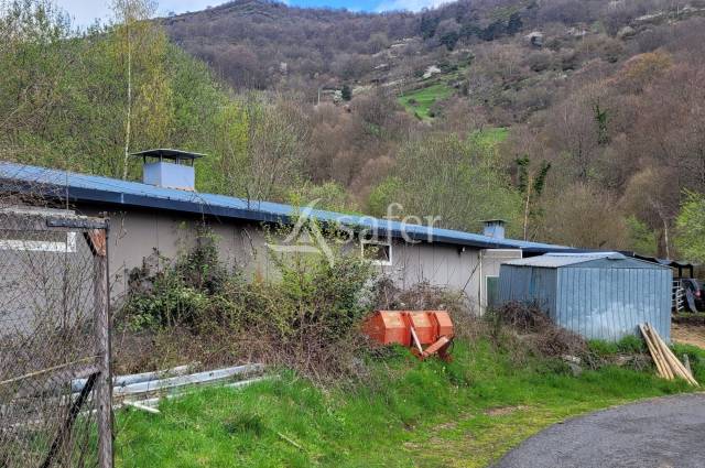 Bâtiment très facilement accessible avec terrains agricoles