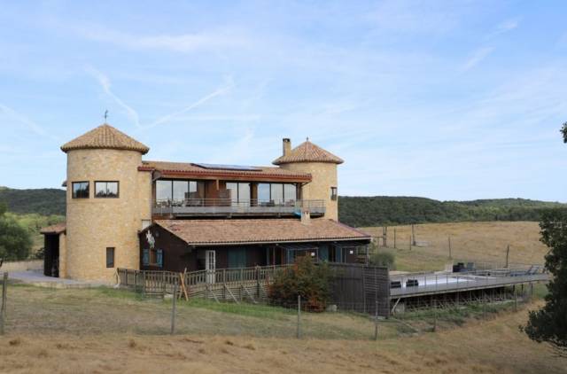 DOMAINE A VOCATION EQUESTRE DE 120 HA CLÖTURE