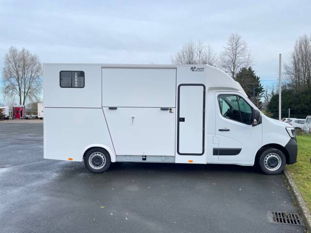 camion chevaux avec cabine de repos AP Petit 