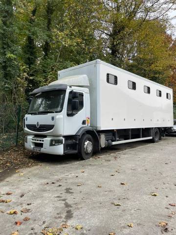 VENDS CAMION CHEVAUX PL 10 CHEVAUX TBE DISPO DE SUITE