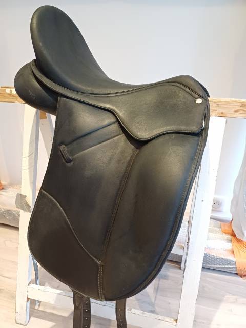 Selle dressage wintec Isabeell Werth taille 17.