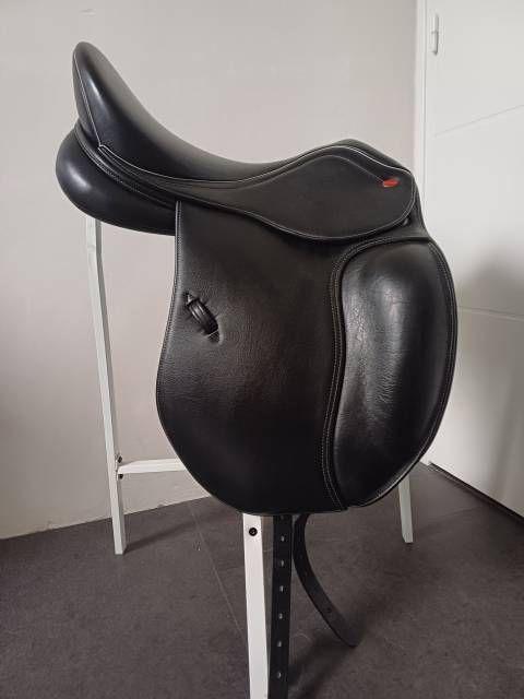 Selle de dressage Whitaker Harrogate 18"