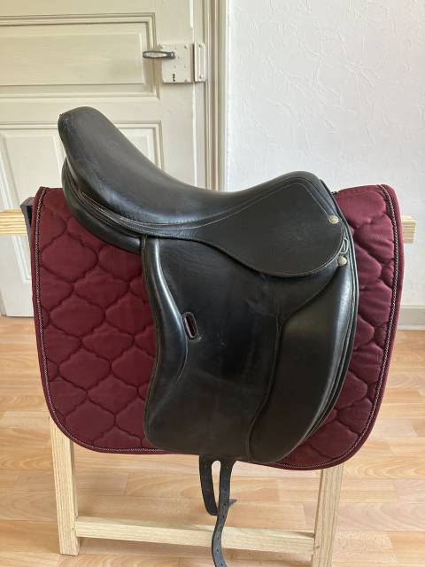 Selle de dressage Belloir Saumur 17"