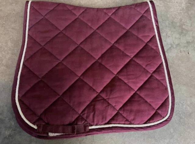 Tapis coupe dressage bordeaux