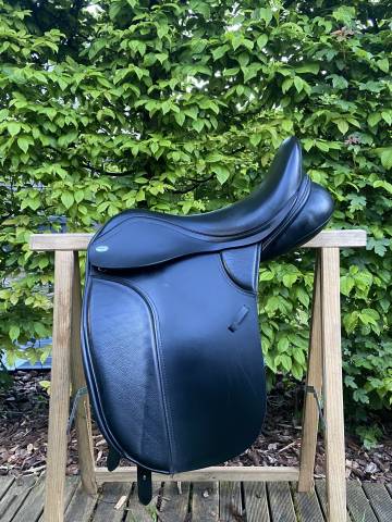 Selle dressage Thorowgood haut garrot 17,5