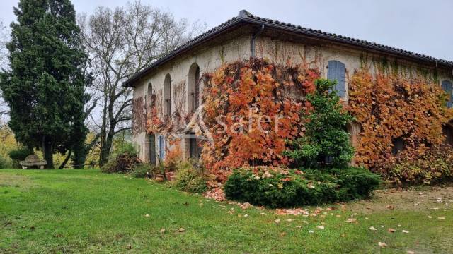 Proche L' Isle Jourdain - Propriété de 69 ha avec demeure de p