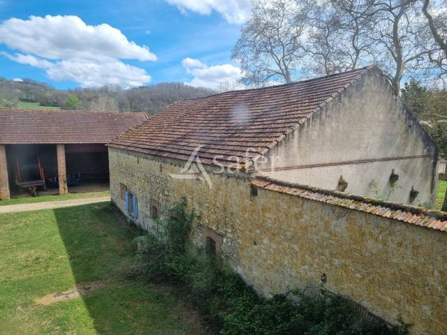 Château du XVIIème siècle et ses gîtes