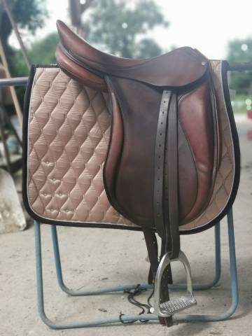 Selle dressage marron 