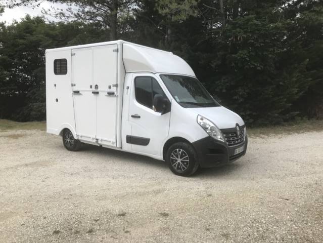 Camion chevaux 2019 110 000 kms carrosserie neuve