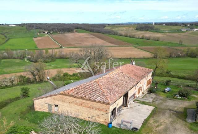 Dans les coteaux de Lomagne propriété à vocation équine de 1