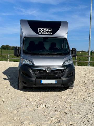 Location Camion VL Opel Movano Stalles