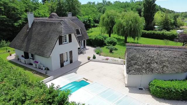 Maison boxes chevaux et 3 hectares