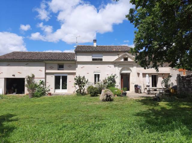 Vend maison  190m2 sur 4,8 hectares