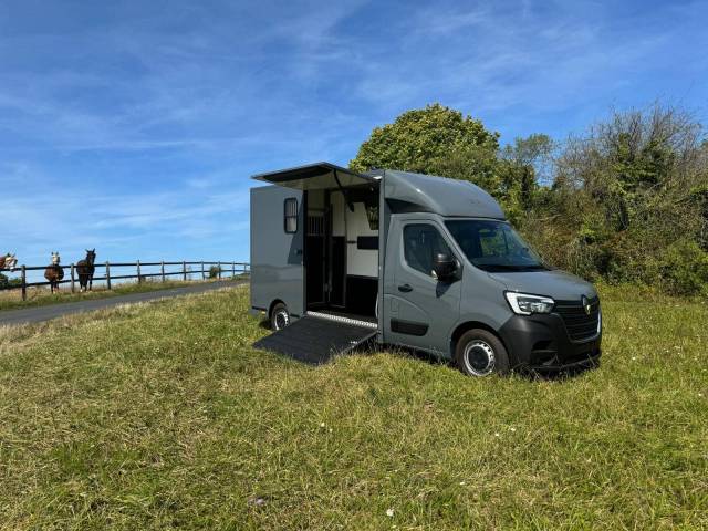 RENAULT MASTER 4 NEUF – 165CV – STALLE LES VANS ACR