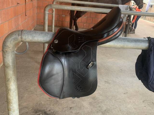 Selle de saut Prestige X-Breath 33