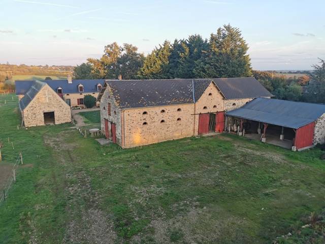 Proche Lion d’Angers, jolie ferme équestre du 18/19è s