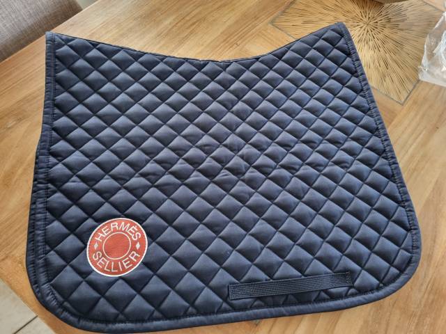 VENDS TAPIS DE SELLE DRESSAGE HERMES NEUF