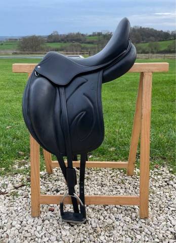 Selle dressage noire 17 pouces Vincent Gaffet