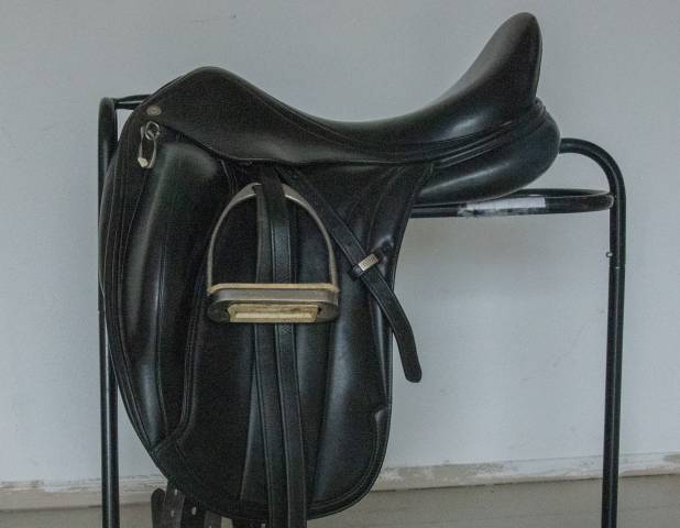 Selle de dressage Equipe carbon Victoria, taille 17,5