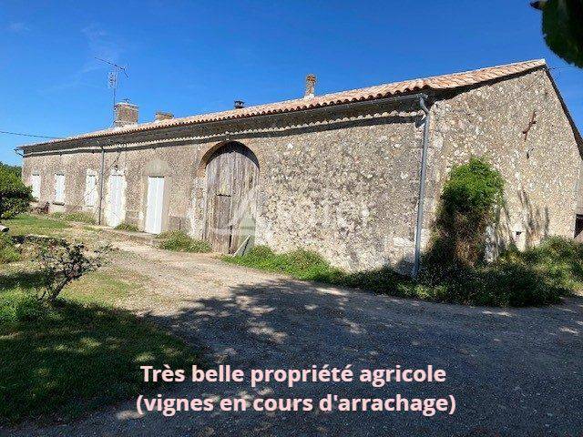 Belle propriété agricole sur 40ha aux portes de la Dordogne