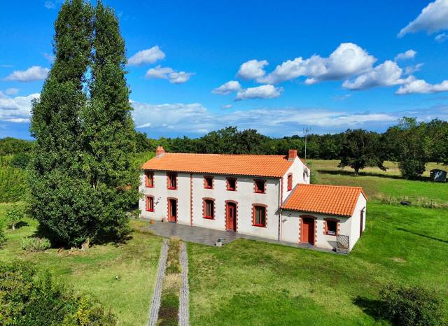 Propriété équestre sur 13 Hectares Maison en parfait état