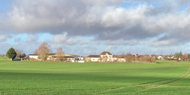 TRÈS BELLE STRUCTURE ÉQUESTRE DANS LES YVELINES