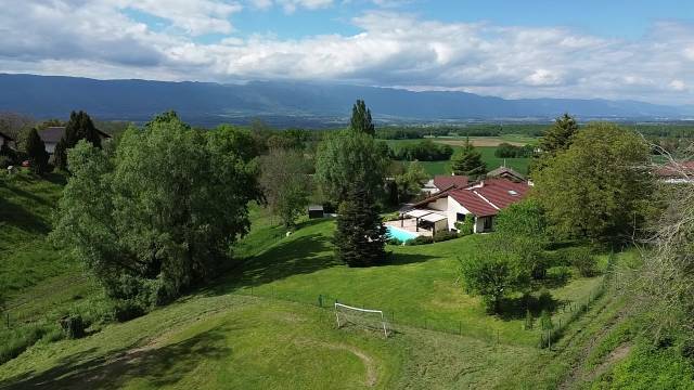 Maison familiale 20 min Genève 2 hectares