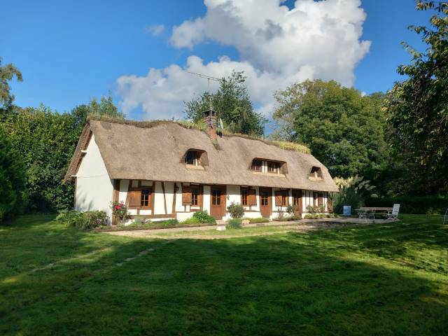 Chaumière normande sur grand terrain 