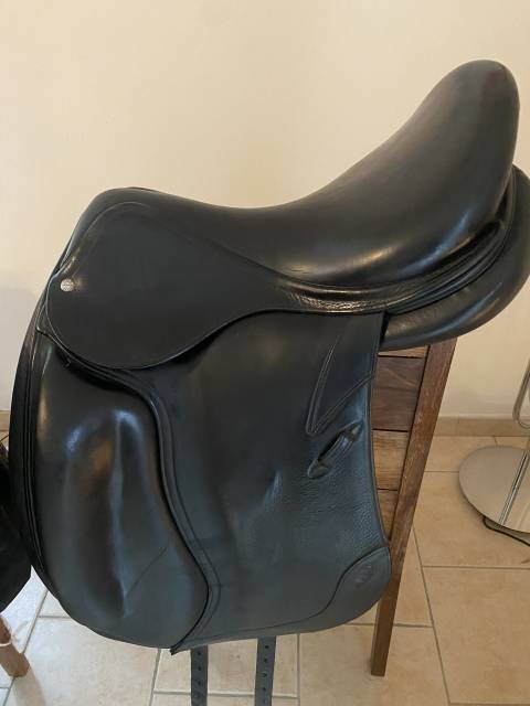 Selle de dressage CWD