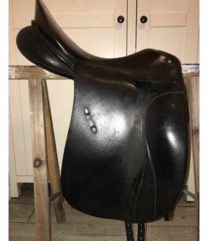 Selle de dressage Passier noire 17.5 pouces