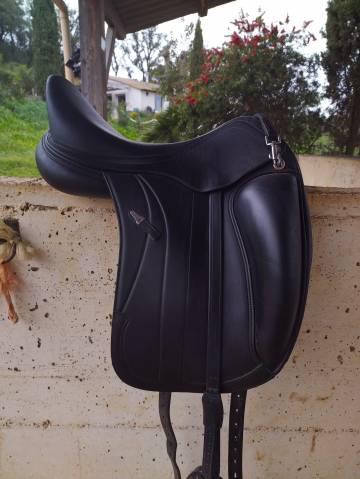 Selle de dressage 