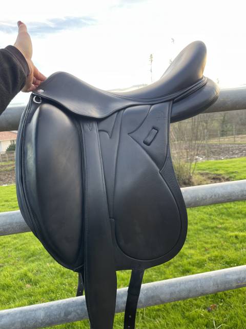 Selle dressage Devoucoux Makila S 17,5 noire