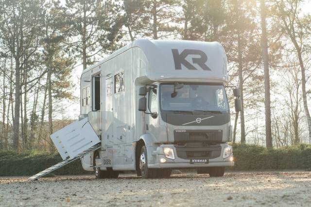 Camion poids lourds Krismar 4 chevaux plus homecar