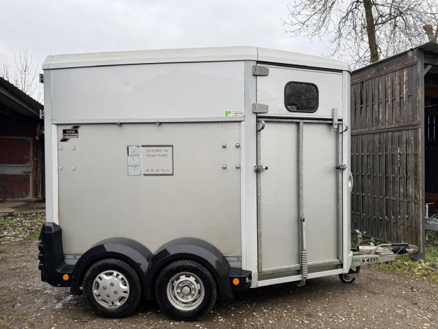 Van Ifor Williams HB506 (2009) 2 places