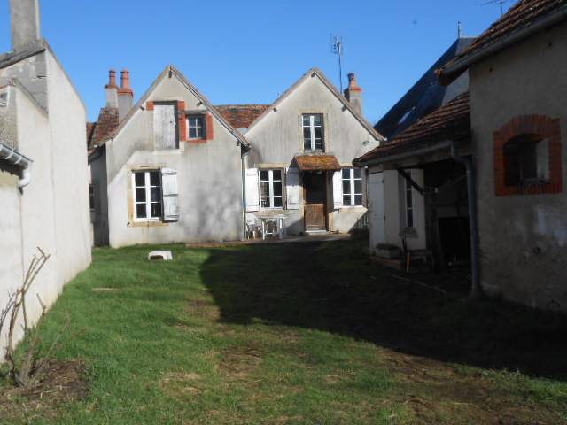 Propriété  avec terrain et boxes