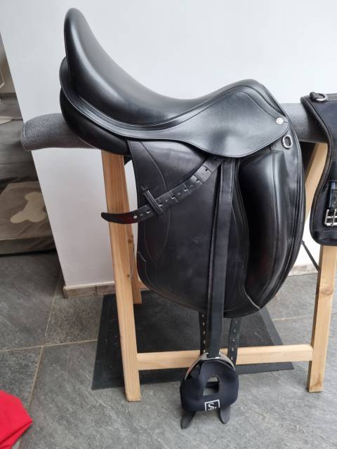 Selle de dressage Equipe 17 pouces