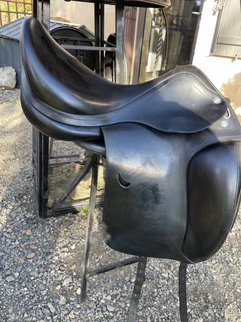 À  VENDRE SELLE DE DRESSAGE EMPORIO ÉQUIPE