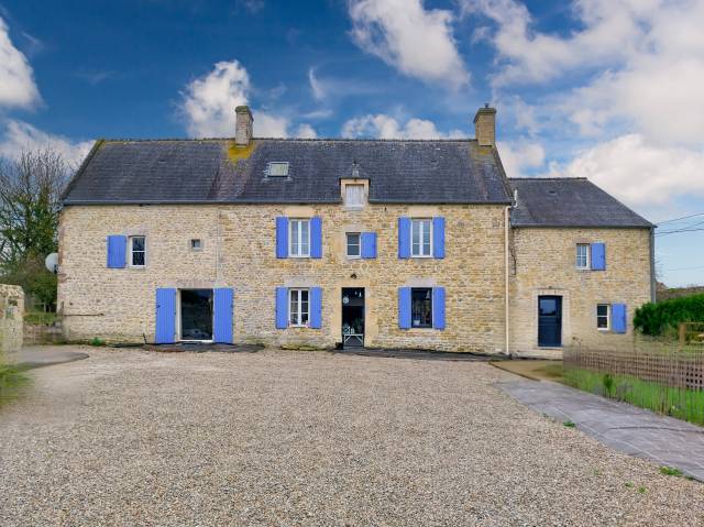 Maison à 10 mn des plages avec carrière et paddock.