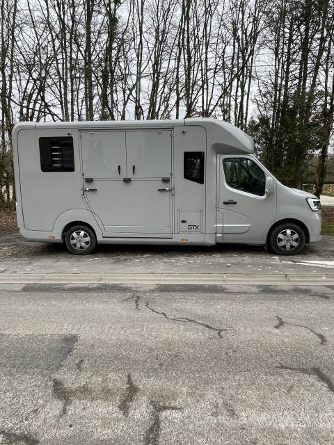 Camion chevaux stx